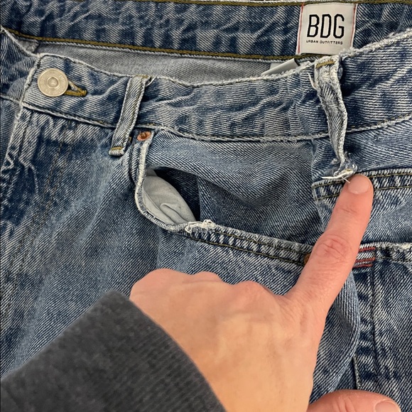 Women's BDG Mom High Rise Jeans Size 29 w 30" Inseam - Picture 4 of 7